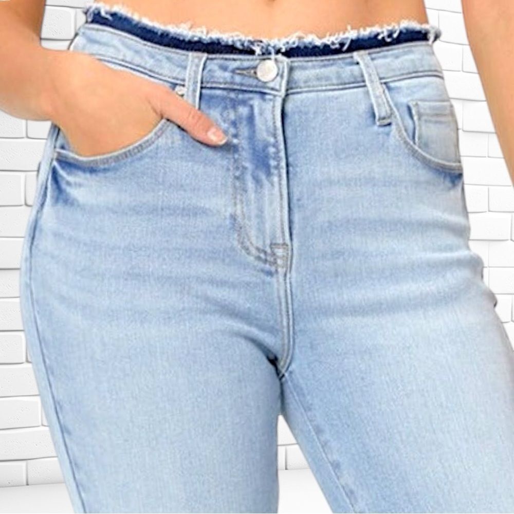 Risen High Rise Crop Flare Frayed Hem Light Wash Jeans Size 13/31 – NWT - Picture 7 of 13